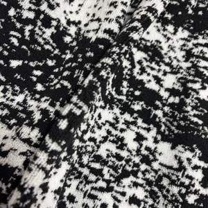 Tela de Encaje Jacquard con Cordón de Poliéster 100%, Estampado Floral, Transpirable, Elástica, Ligera, Lavable a Máquina, Suave - Product Image 3