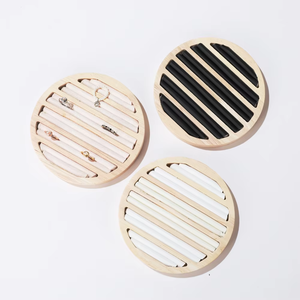 Plateau de présentation rond en bois avec doublure en daim et PU pour l'organisation de bijoux et la présentation en magasin - Product Image 2