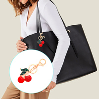 Porte-clés cerises en métal, plastique et peluche, cadeau promotionnel tendance pour sacs, accessoires de sac à main, pendentif, porte-clés cerise