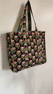 Bolso tote de algodón acolchado con estampado floral rosa, hecho a mano, para compras, viajes, bolso de hombro para mujer - Product Image 2