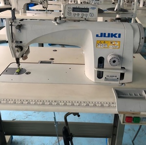 Machine à coudre industrielle JUKI 9900B à point noué, simple aiguille, plate, <span class=keywords><strong>d</strong></span>'<span class=keywords><strong>occasion</strong></span>, pour atelier de confection - Product Image 4