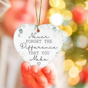 Colgante de cerámica en forma de corazón Decoración navideña Colgante de una pieza personalizado - Product Image 4