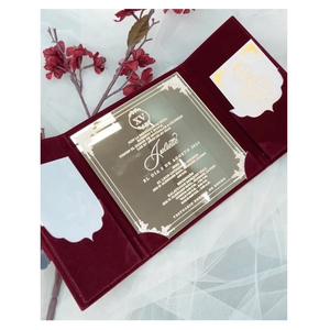Invitation <span class=keywords><strong>de</strong></span> <span class=keywords><strong>mariage</strong></span> personnalisée en boîte avec folio en velours, verre acrylique miroir sur mesure Regal Quince, invitation blanche en or bordeaux - Product Image 1