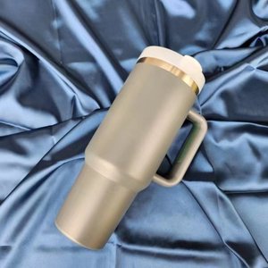 2025 Regalo de Navidad Logotipo personalizado Pantalla de seda Grabado con láser Impresión UV 40oz Vaso de viaje Regalo para empleados - Product Image 3