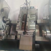 Máquina de Fresado y Perforación de Extremos de Ejes CNC XY810 con Tornillo de Banco Hidráulico Autocentrante - Sistema de Bloqueo Automático ISO CE