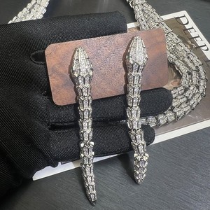 Collar de Serpiente Largo de Lujo de 90 cm con Diseño de Marca BV, Collar Largo Apilable con Zirconia Completamente Incrustada, Estilo Vintage - Product Image 4