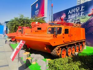 Camión de bomberos forestal tipo oruga y camión de bomberos de rescate blindado - Product Image 6