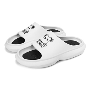 Claquettes d'été pour femmes avec logo personnalisé, motif adorable, respirantes, colorées, à semelle plate, antidérapantes, pour la salle de bain, en EVA - Product Image 1