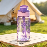 Bouteilles d'eau transparentes de 500 ml/16,9 oz imprimées avec motifs mignons d'amour et de nœuds, équipées d'une paille, pour enfants, vente en gros au choix