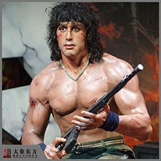 Statue en silicone hyper réaliste grandeur nature d'acteur de films d'action, peinte à la main sur mesure, pour exposition <span class=keywords><strong>dans</strong></span> un musée sur le thème du cinéma - Product Image 5