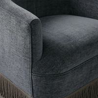 Fauteuil d'appoint de luxe unique en son genre, rembourré en velours de haute qualité avec pompons.