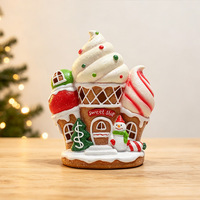 Mini maison de Noël en résine en gros, artisanat de Noël, maisonnette de bonbons et de glaces, décoration de festival pour intérieur, fenêtre et bureau