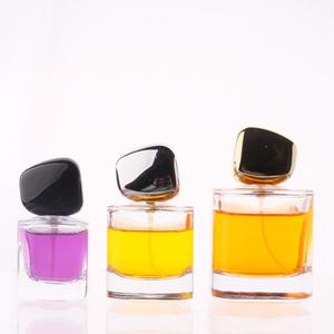 Sang Trọng 30Ml 50Ml 100Ml Rỗng Rõ Ràng Vuông Người Phụ Nữ Thủy Tinh Chai Nước Hoa Với Tùy Chỉnh Núi Lửa Nắp Nắp - Product Image 4