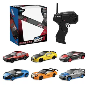 1/24 Hochgeschwindigkeits-Rennwagen 2,4 GHz fern gesteuertes Spielzeug 4WD Mini RC Car Drift mit Licht