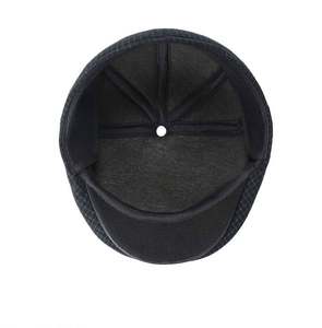 Boinas a cuadros de invierno al por mayor para hombres de mediana edad y mayores, gorros cálidos para exteriores con protección para las orejas, sombrero de newsboy para ancianos. - Product Image 5