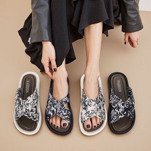 Pantuflas de Verano Cómodas con Suela Gruesa de EVA para Mujer, Diseño de Leopardo, Tendencia de Moda - Product Image 4