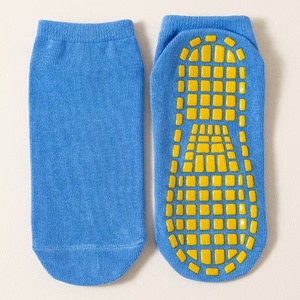 Chaussettes antidérapantes antidérapantes Offre Spéciale pour enfants Chaussettes de <span class=keywords><strong>trampoline</strong></span> antidérapantes pour une utilisation dans les parcs de <span class=keywords><strong>trampoline</strong></span> - Product Image 1
