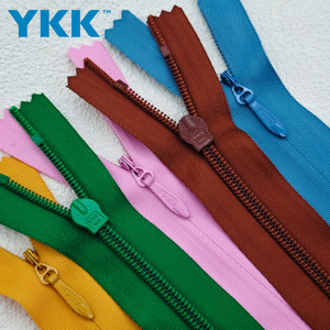 Vente en gros personnalisé YKK 5 # Nylon invisible fermeture éclair accessoires 48 couleurs personnalisable Long rouleau pour robe maillot de bain oreiller - Product Image 1