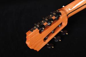 Guitarra Clásica Premium de 39 Pulgadas, Madera Sólida, Tapa de Abeto, Fondo y Lados de Caoba, Acabado Brillante, <span class=keywords><strong>Cuerdas</strong></span> de Nylon <span class=keywords><strong>Savarez</strong></span>, Alston AG-230 - Product Image 4