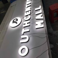 Luxus-Serie Maßgefertigte Frontbeleuchtete Kristallklare Mattierte Acryl-LED Hängende Dekorative Kanalbuchstaben Edelstahlrahmen IP67