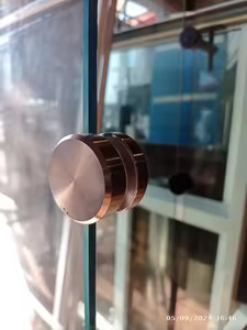 Connecteur d'angle <span class=keywords><strong>en</strong></span> verre <span class=keywords><strong>en</strong></span> acier inoxydable 304/316 personnalisé au design moderne, <span class=keywords><strong>pince</strong></span> pour porte <span class=keywords><strong>en</strong></span> verre, miroir poli - Product Image 4