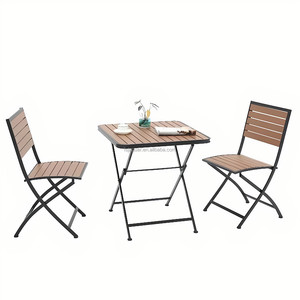 Table de bistrot carrée pliable en WPC avec deux chaises pliantes, cadre en aluminium noir moderne, pour extérieur, cour, parc, <span class=keywords><strong>café</strong></span>, jardin - Product Image 5