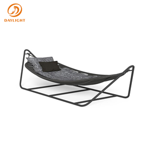 <span class=keywords><strong>Lit</strong></span> <span class=keywords><strong>de</strong></span> repos <span class=keywords><strong>suspendu</strong></span> moderne pour extérieur, structure métallique couleur sable avec coussin matelassé pour patio et bord <span class=keywords><strong>de</strong></span> piscine - Product Image 6