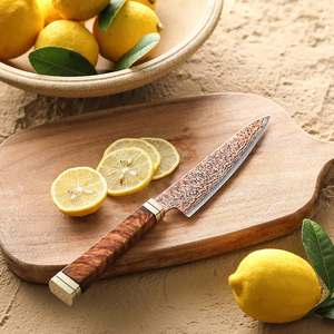 Impresionante Cuchillo de Cocina Tricolor de Acero de Damasco con Mango de Madera de Padauk de Lujo - Product Image 3