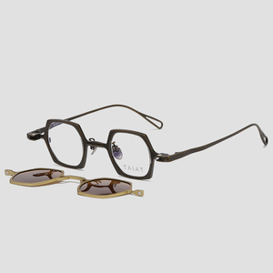 <span class=keywords><strong>Occhiali</strong></span> <span class=keywords><strong>da</strong></span> <span class=keywords><strong>Sole</strong></span> Polarizzati Vintage Rétro con Montatura Esagonale in Titanio, Clip a Sospensione e Stile Magnetico di Personalità - Product Image 3