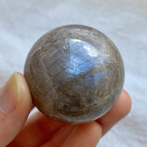 Sphères de cristal de pierre de soleil bleue et de pierre de lune polies de haute qualité avec or pour la méditation et la décoration en cristal - Product Image 5