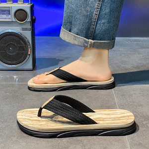 รองเท้าแตะผู้ชายแบบหนีบ รุ่นใหม่ ขายดี พื้นหนานุ่ม กันลื่น เหมาะสำหรับใส่กลางแจ้ง ฤดูร้อน สไตล์ลำลอง - Product Image 4