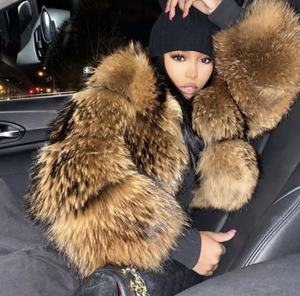 नवीनतम फैशन डिजाइन शीतकालीन महिला महिला कस्टम फर जैकेट 5 पंक्तियों प्राकृतिक रैकून फर जैकेट - Product Image 2