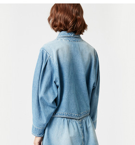 Chaquetas de mujer de alta calidad, diseño de moda liso, tela <span class=keywords><strong>vaquera</strong></span>, Color azul, botones de gran tamaño, chaqueta <span class=keywords><strong>vaquera</strong></span> de manga larga para mujer - Product Image 2