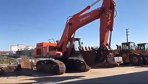 Excavatrice hydraulique sur chenilles d'occasion HITACHI Zx520lch, pelle rétrocaveuse d'occasion, 50 tonnes pour l'exploitation minière et les travaux de génie civil - Product Image 5