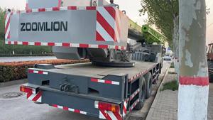 Grue mobile hydraulique d'occasion Zoomlion ZTC300V 30T avec pompe et moteur 0086 18117060100 - Product Image 3