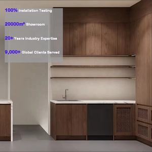 Projet de villa à <span class=keywords><strong>Maurice</strong></span> : Cuisine classique en bois et verre avec îlot central, armoires de cuisine pratiques et fonctionnelles - Product Image 1