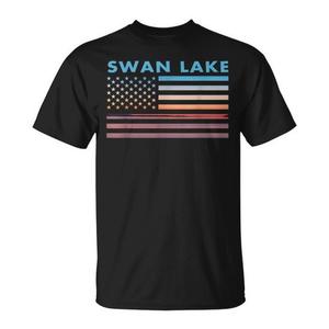 T-shirt Swan Lake Nebraska con bandiera americana vintage al tramonto - Product Image 1