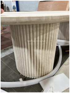 Tavolo da Pranzo in Travertino Lucidato Stile Wabi Sabi, Forma Ovale Morbida con Colonne Romane Scanalate, Arredamento Minimalista per Sala da Pranzo - Product Image 5