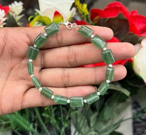 Bracelet Perlé Vert Forêt Émeraude Élégant, Accessoire de Poignet Inspiré des Pierres Naturelles pour Femmes et Filles, Cadeau Bijou Tendance - Product Image 1