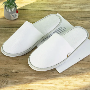 Vente en gros de pantoufles chinoises en <span class=keywords><strong>velours</strong></span>, pantoufles d'hiver à bout fermé, sandales mules pour chambre à coucher de créateur - Product Image 3