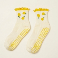 Chaussettes de Pilates Yoga Grip pour femmes avec logo personnalisé, conception libre, course à pied, broderie de dentelle d'oreille en bois d'été antidérapante pour le sport