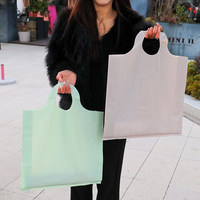 Sacs de courses en plastique épais à poignée perforée pour magasins de vêtements en gros, sacs d'emballage cadeau, personnalisables avec votre logo