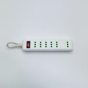 Regleta de alimentación de tipo chileno con 6 salidas para uso en electrodomésticos - Product Image 1