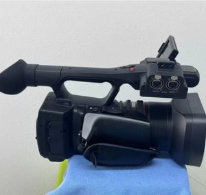 ระบบวิดีโอคอนเฟอเรนซ์ Panasonic AG-AC90AMC เซ็นเซอร์ 3 MOS ขนาด 1/4.7 นิ้ว ความละเอียด 4K ซูม 12 เท่า พร้อมฟังก์ชั่นแปลภาษา สำหรับการประชุม ขายส่ง - Product Image 2