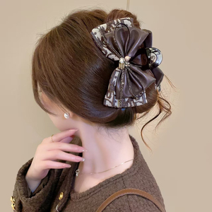 Pince à Cheveux Nœud Papillon Élégante et Simple, Faite à la Main, Luxe Léger, Tendance, pour Femme – Accessoire de Mode Cheveux Très Vendu - Product Image 2