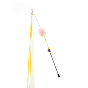 Venta directa de fábrica de juguetes para gatos, varita de alambre con borlas de cinta de flor de peonía, juguete rascador para gatos. - Product Image 5