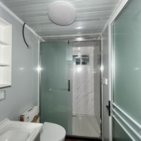 Bâtiment préfabriqué moderne et standard de luxe Conteneurs de 2 chambres à coucher habitables en conteneurs d'expédition extensibles de 20 pieds