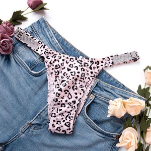 Mutandine Sexy da Donna a Vita Bassa con Laccetti Laterali e Strass LOVE, Comode in Seta Ghiaccio e Cotone - Product Image 5