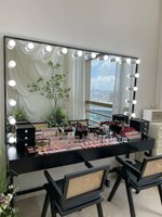 Studio photo professionnel de style européen, table de maquillage extra large avec cadre en bois BTDT057 avec éclairage pour boutique de robes de mariée