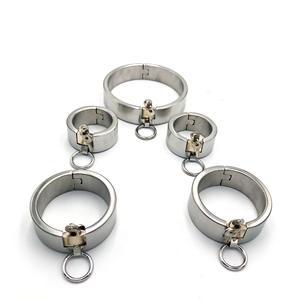 आकर्षक स्टेनलेस स्टील पुरुषों के लॉक योग्य पांच-टुकड़ा सेट, पैर के इऑन और कॉलर प्रतिबंधों का सावधानीपूर्वक तैयार किया गया। - Product Image 2